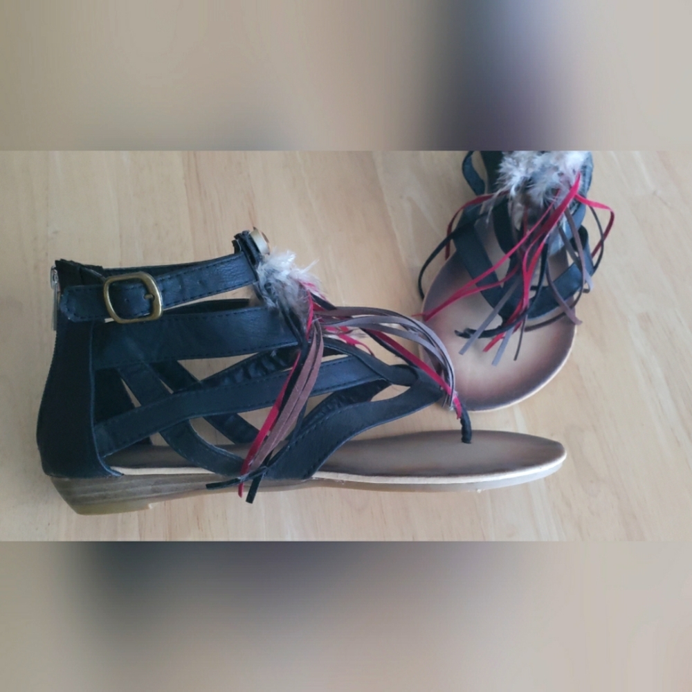Anna Gladiator style sandal with feather and tassels woman size 7.5 NWOT